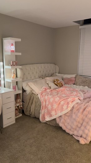 My Room in Winters ❄️☃️🦢🤍 Winters are almost here, and my room feels extra cozy and dreamy! ❄️ I added a few winter decor pieces that make it look even more warm, girly, and aesthetic. My bed, shelf, and vanity all came together perfectly for that cozy winter vibe you’ll fall in love with 🤍 If you’re decorating your room for the season and need links to my winter decor finds, comment winters ⛄️ Tags: #winterroomdecor #cozywintervibes #winteraesthetic #cozyroom #cozyhome #bedroomdecor #winterd