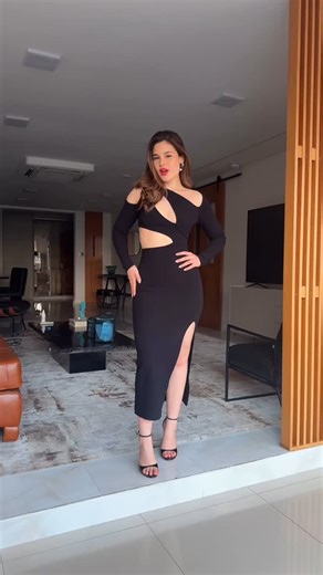 Luara Fonseca on Instagram: "ontem fiz as fotos do meu aniversário de 20 anos e quis recolocar a roupa pra gravar tiktok kkkkk tô ansiosa pra vcs verem esse ensaio, tá lindo demais 🥹🖤 dc: @kewofc"