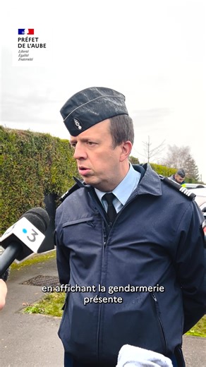 #GENDARMERIE | Opération de lutte contre les cambriolages 📆 Mardi 02 décembre, Pascal COURTADE, préfet de l'Aube s'est rendu à Crancey aux côtés du colonel Antoine LAGOUTTE et des gendarmes en plein contrôle afin de lutter contre les cambriolages. 👮‍♂️ Près de 90 gendarmes, répartis sur quatre groupements départementaux, participent à ces actions coordonnées des groupements de gendarmerie de Seine-et-Marne, de la Marne et de la Haute-Marne. ✅ Objectif : renforcer la sécurité en affichant une p