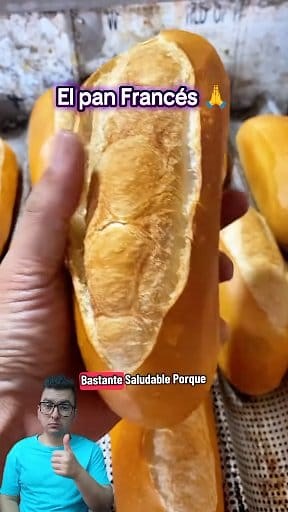 🥖 El lado secreto del pan francés que pocos conocen 1. Nace por ley y orgullo nacional: En Francia, el pan francés —especialmente la baguette— está tan protegido que existe una ley que regula sus ingredientes: solo puede llevar harina, agua, levadura y sal. Nada más. 2. Inspiración de madrugadas: Los panaderos franceses empiezan su jornada alrededor de las 3 o 4 de la mañana, para que el aroma del pan recién hecho inunde las calles al amanecer. 3. Un símbolo cultural: La baguette es tan importa