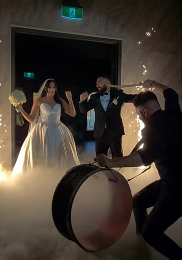When the Lebanese drums hit 🥁, you know we’re about to vibe 🕺💃🏼 #BigEnergy #clarencehousevenues #wedding #fyp #weddingtiktok #foryourpage #reels__tiktok #weddingvideo #viral #dance #weddings #party #dance #drums 📸 @clarencehousevenues