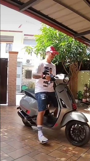 VESPA sprint 150 with original akrapovic pipe #motobhe #vespasprint