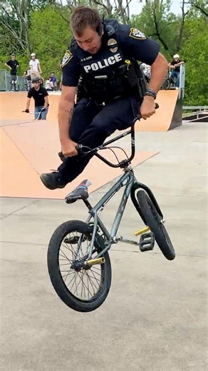 Cop Whip👮🏻‍♂️🚓