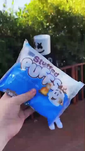 Out here catching Stuffed Puffs not feels 💞✨@marshmellomusic @thecardguy #stuffedpuffs #chocolate #marshmallow #mello #summervibes #fyp #dessert