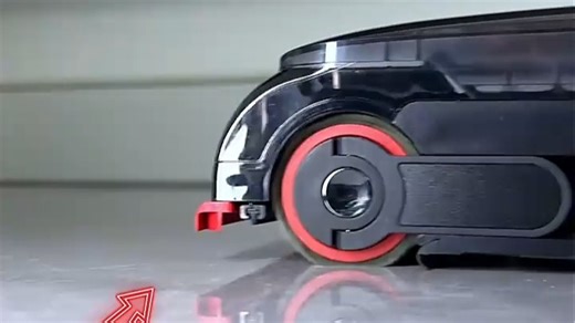 CLEANPRO X1 智能扫地机器人，轻松应对日常污渍，省时省力，家有宠物也能安心使用，清洁无死角，让忙碌的你更从容。