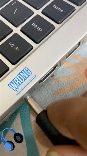 How to Plug in a Laptop Properly (Beginner Guide) | #shorts #youtubeshorts #laptop