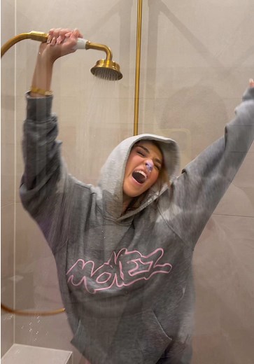 Lena und Jule: Lustige Geburtstagseinladungen und TikTok Trends