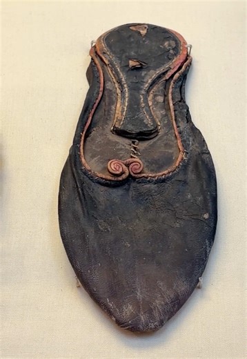 A Black leather shoe with purple edging. Made in Egypt sometime in the 3rd or 4th century AD. Found at Antinoopolis, Egypt. #history #artifacts #egypt #egyptian #roman