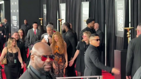 US: Shakira's impressive entrance at 67th Grammy