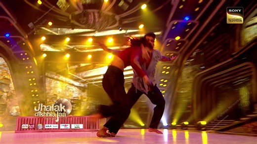 Jhalak par sajaa mast mahaul Raveena Tandon ke saath, Sangeeta aur Sreeram ne apne scintillating performances se kiya judges ko impress! Dekhiye #JhalakDikhhlaJaa, Sat-Sun, raat 9:30 baje sirf #SonyEntertainmentTelevision par. #MalaikaArora #FarahKhan Arshad Warsi Gauahar Khan Rithvik Dhanjani Sreerama Chandra #SangeetaPhogat #JhalakDikhhlaJaaOnSonyTV | Sony Entertainment Television