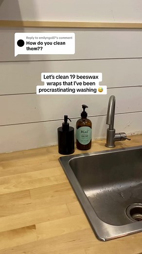Here's a great way to wash multiple wraps at once! 🧼🐝 Eco-friendly tip: you can use the leftover soapy water to clean other dishes, if you have any! 🥰 #beeswaxwraps #ecofriendly #plasticfree #zerowaste #kitchenhack | Goldilocks Goods