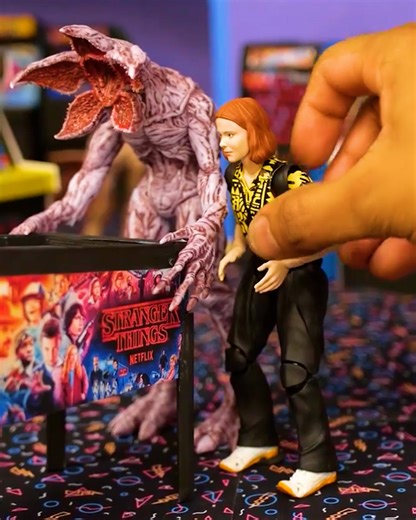 255K views · 706 reactions | This guy's action figure photography is on a whole other level - each shoot takes on average five days to complete 勞 | UNILAD | Facebook