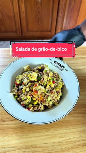 Salada de Grão-de-Bico com Atum e Molho Especial