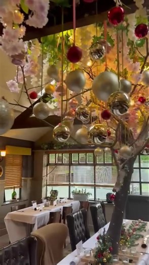 It’s beginning to look a lot like Christmas 🎄 If you’re looking for a dinner spot before the big day or drinks to help you relax, head down to see us for a cosy Christmas feel. We’ve got our main menu being served all week in the restaurant alongside our food and drink offers. | The Lakeside Inn