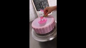 Painting Hello Kitty Cake Design