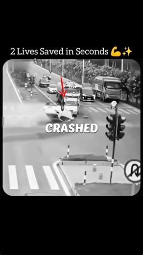 He Saved 2 Lives From a Horrific Car Crash 😳 #realhero #viralvideo #shorts