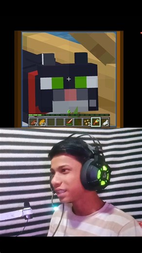 First Time Crafting And Using Spyglass + Cat 😺 Reaction | Minecraft