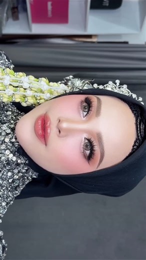 RUDEN SOFIAN on Instagram: "Hasil VIP PRIVATE CLASS today ✨ Mua @windamakeupgallery Coach @rudensofian Attire @dyera_byadananapha Hijab @gillianregita_makeup Muse @portfolioby.ocaa"