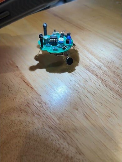 BEAM Bot reacting to light