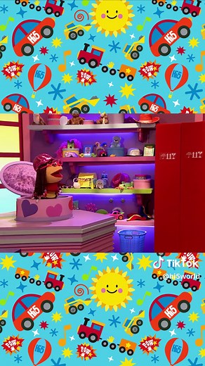 Chatterbox time✔︎🪱 Check out this and all your fav Hi-5 songs on YT at the link in our bio 📺 #hi5 #australia #singalong #singalongchallenge #themesong #hi-5 #love #fam #memories #throwbacksongs #childhood #sing #karaoke #fyp #foryou #foryourpage #preschool #dance #music #catchy