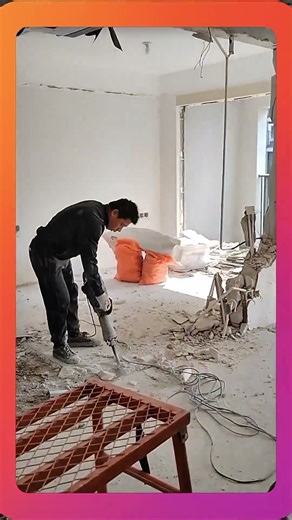 Building demolition process with controlled and precise execution