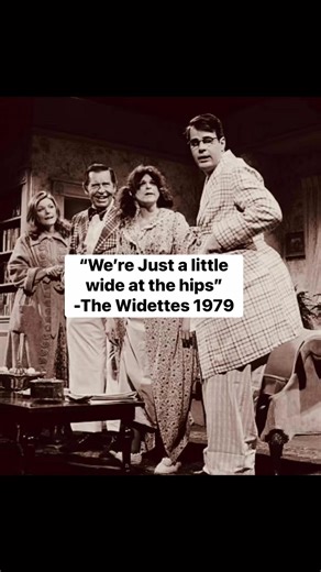 One of SNL’s strangest and funniest sketches — The Widettes (1979) — where suburban life got hilariously… oversized. Dan Aykroyd, Gilda Radner, Jane Curtin, and Milton Berle turned pure physical absurdity into comedy gold. Peak early SNL: weird, fearless, unforgettable. Who remembers losing it watching this sketch? #SNL #SaturdayNightLive #GildaRadner #DanAykroyd #JaneCurtin #ClassicSNL #VintageSNL #70sComedy #SketchComedy #ComedyHistory #ClassicComedy #comedians | Love Gilda