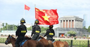 Cảnh sát cơ động kỵ binh diễu hành ra mắt trước Lăng Bác, Nhà Quốc hội