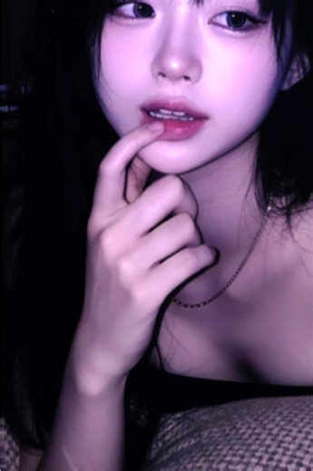 Creating a Low-Light Phone Selfie in a Cozy Bedroom