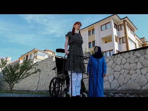 Diese 24-Jährige ist die größte Frau der Welt