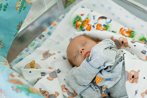 Newborns in Ukraine sleep safely thanks to shelter renovations