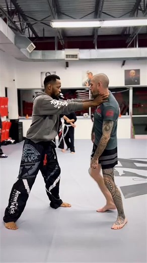 Kenpo Technique: Destructive Twins. Proper footwork and a little joint manipulation will get your right out of the choke and in proper position to strike! SEMINARS, PRIVATE LESSONS, & GROUP SESSIONS AVAILABLE! 🥋 Call today for your FREE TRIAL 215-708-2467 8025 E Roosevelt Blvd. Phila 19152 Amerikickphilly.com #amerikick #amerikicknephilly #markgallagher #karatemark #karatekid #karate #karatedo #karatelife #kenpo #kenpokarate #selfdefense #nephilly #philly #philadelphia #boxing #kickboxing #mma 