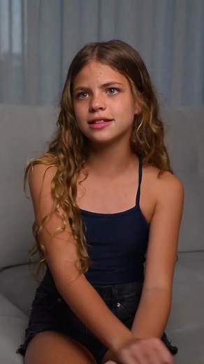 Catarina falando sobre se sentir excluída pela Mari e pela Toria 😳 o que acham? O segundo episódio de #MarieasMarias já está disponível no canal da Mari Maria 🧡