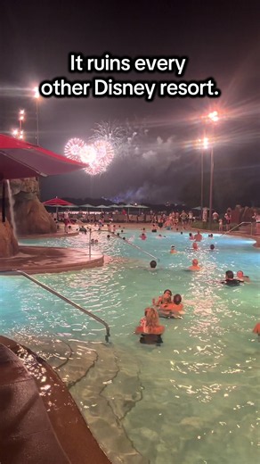 There are Disney resort perks… and then there’s swimming in the Polynesian pool while Happily Ever After is going off over Cinderella Castle. You can hear the music from the pool. You don’t have to fight the Main Street crowds. And when the fireworks end, you’re already back at your resort. This may have permanently raised my standards. 🌺✨