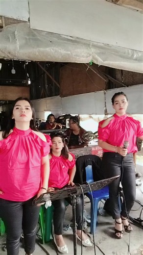 Momen Opera Mauli Sister: Br Sitorus Kiri Kanan, Br Sibarani di Tengah