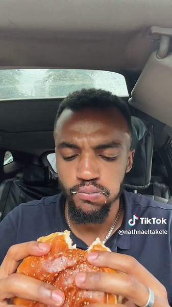 Chaka Coffee: Special Burger and Chicken Sandwich | Food Review