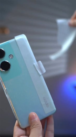 @tech_unboxing📱 on Instagram: "oppo k11 Mobile Unboxing Review जापान अब “चलते कदमों” से बिजली बना रहा है! ⚡ जापान में अब ऐसी पाइज़ोइलेक्ट्रिक (Piezoelectric) टाइलें लगाई जा रही हैं, जो तुम्हारे हर कदम से पैदा होने वाली ऊर्जा को बिजली में बदल देती हैं! 🔋 जब लोग इन टाइलों पर चलते हैं, तो उनका वजन और लचल टाइलों पर दबाव डालता है, जिससे टाइल हल्के से झुकती है और मैकेनिकल स्ट्रेस पैदा होता है। टाइल के अंदर मौजूद खास पदार्थ इस दबाव को इलेक्ट्रिक चार्ज में बदल देते हैं। ⚙️ हर कदम से थोड़ी-थोड़ी बिजली