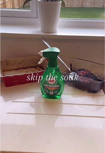 Skip The Soak: Effortless Cleaning for Greasy Dishes