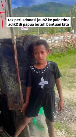 Permadi Arya on Instagram: "banyak yang lebih suka bantu bangsa lain di seberang lautan.. padahal saudara sebangsa sendiri banyak yang masih butuh bantuan 😢 mungkin karena kemanusiaan mereka hanya berlaku bagi yang seagama saja yaa video ini dari abang2 anggota TNI yang rutin berbagi berkat ke adik2 kecil di papua 🥲 buat teman2 yang ingin sisihkan sedikit rezeki berbagi berkat kepada adik2 di papua.. bisa transfer ke: bank BRI rek no. 534201012060504 a/n Bayu Permana terima kasih