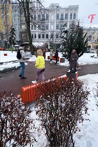 126K views · 198 reactions | From laughter to pity: passersby react differently to the situation | Tips & Tricks | Facebook