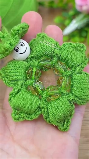 7.1K views · 78 reactions | Crochet Christmas Ornament #crochet #tutorial #beginnerfriendly | Rodi Crochet Studio | Facebook