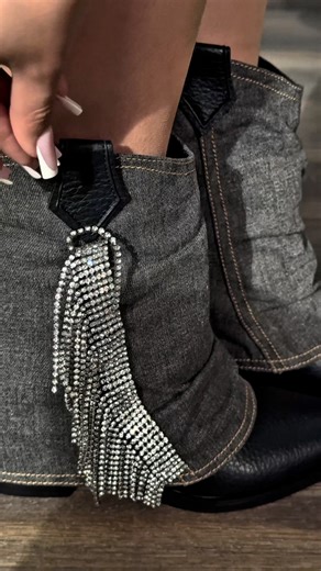 EQA MALL ECEMİ on Instagram: "•New Season 🍁 •Ayaqqabi ✅ •Ölçü(36/40) 📍Ünvan: Əcəmi m/s ✔️Huseynbala Əliyev Ku‌c‌/80H ✔️Yeganə şadlıq sarayının yaxınlıgı Əlaqə nömrələr✔️ 077-318-84-22WP📲 099-318-84-22"