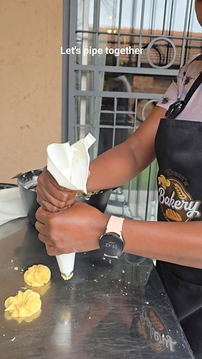 118K views · 2.4K reactions | The class today was smooth落 I have another class tomorrow with 2 students Lord i appreciate you directing people ti learn from me #fblifestyle #meta #bakery | Nkati's Sweet Treats | Facebook