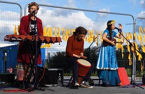 ★ NEW MUSIC VIDEO ★ www.mobiusloop.co.uk MAKE A HUMAN FENCE by Mobius Loop. In honour of all the protestors including Frack Free Lancashire, Nanashire, Reclaim The Power, Beautiful Planet and Frack Free Knitting Nanas Lancashire UK, plus thousands more who came together to defend our right to a democracy! We are an independent band, please help us share our video far & wide!! Track 7 from our new album 2020 VI5ION. CD DIGITAL DOWNLOAD BOTH AVAILABLE NOW FROM www.mobiusloop.co.uk (All pre-order d