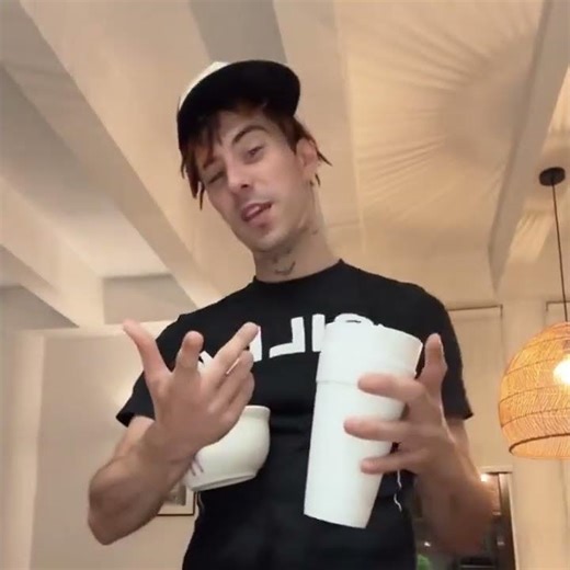 Kid Keo le tira a Kaydy Cain y su peluquería