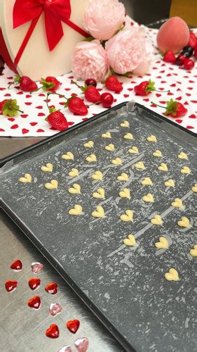 Blushing rose velvet roll