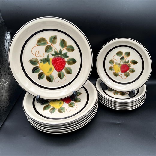 Vtg Set of 70s Sears Strawberries Plates - 6 Dinner Plates and 6 Salad Plates - FREE SHIPPING - Etsy