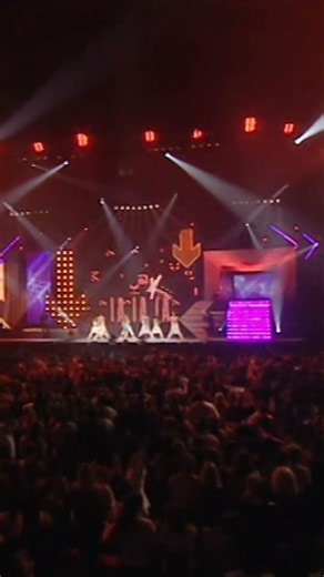 Kylie Minogue - Can't Get You Out of My Head - Smash Hits Awards 2004