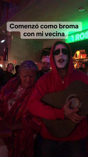 Disfraz de Mamá Coco y Miguel - Ganadores del Concurso de Disfraces