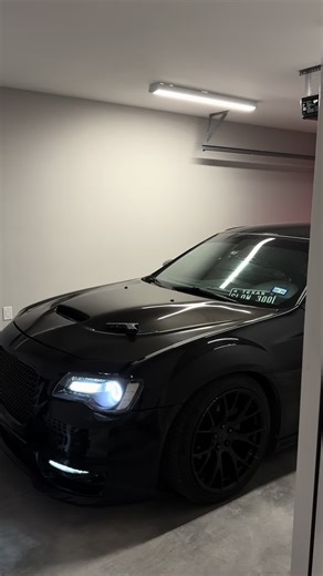 Chrysler 300 AI Features & SRT Mods