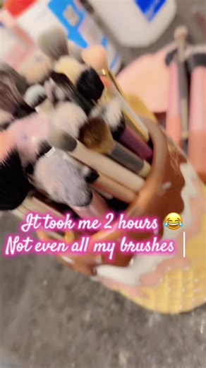 Cleaning makeup brushes… aka my least favorite task but the MOST important one 😭🫶 Do I love it? No. Do I skip it? Absolutely not. Every single brush gets washed with soap, sanitized with a 70% alcohol water mix, handles wiped down with 70% alcohol wipes, and laid out to dry like the little divas they are 💅✨ You could never catch me using dirty brushes on my clients. Ever. Beauty is cute… hygiene is mandatory 🤍🧽💄 #makeuphacks #fyp #chicagogram #chicagomakeupartist #virał